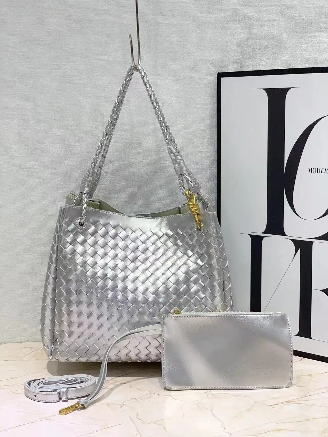 Fashion-made Diagonal Tote Bag Large-capacity Parachute Bag European American Vintage LEATHER Magnetic